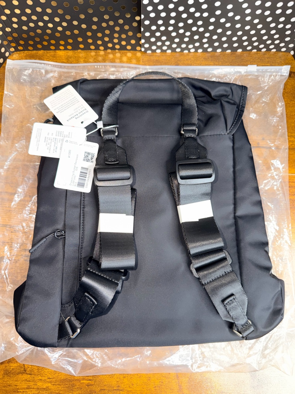Lululemon Drawstring Bucket Backpack 10L
Black (First Release) - Picture 3 of 7